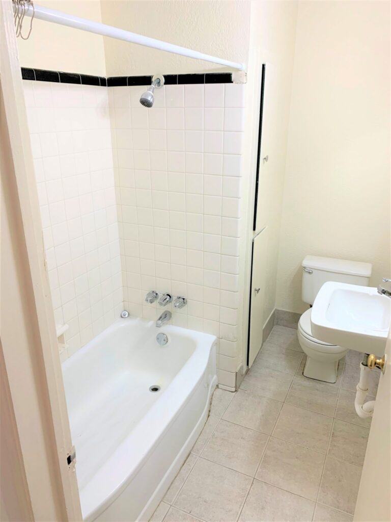 238 Durand St bathroom