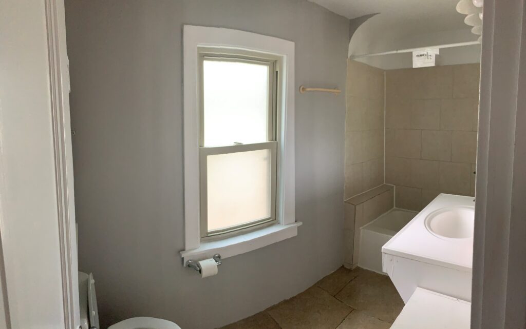 450 Charles St upstairs bathroom