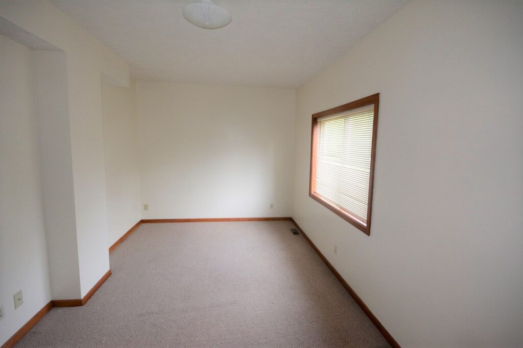 304 Rumsey carpeted bedroom window