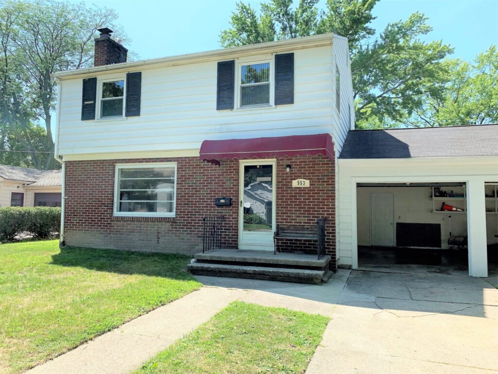 553 Gunson St exterior front