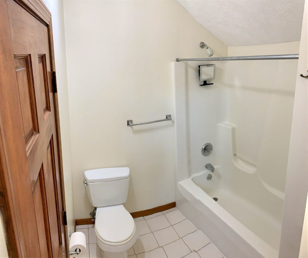 304 Rumsey bathroom
