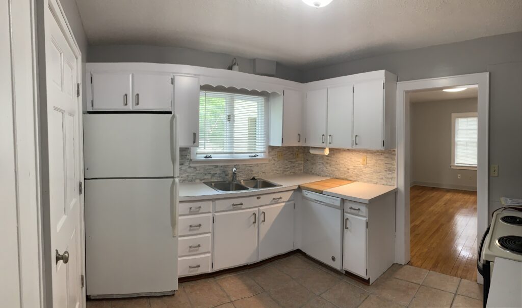 450 Charles St kitchen