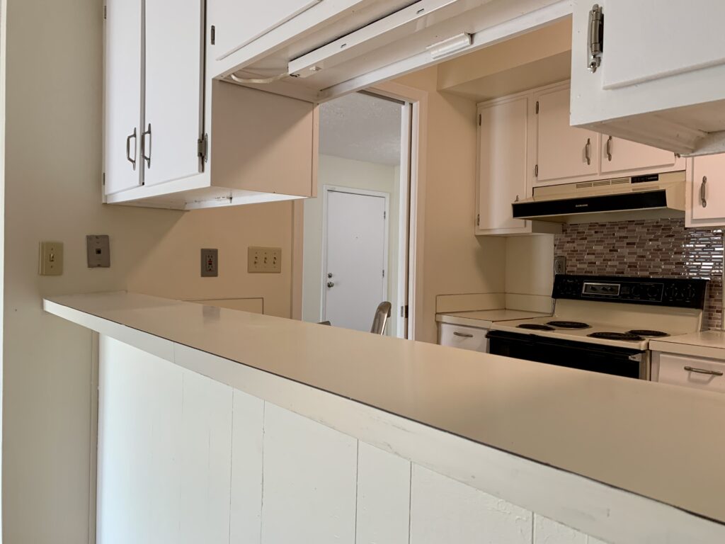 3214 Melody Lane kitchen range